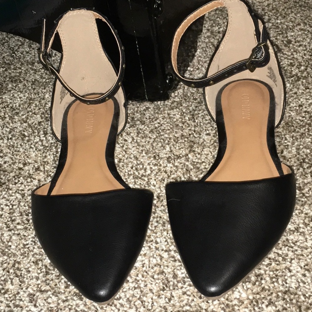 🖤WORN ONCE! Super chic pointed toe flats! 🖤